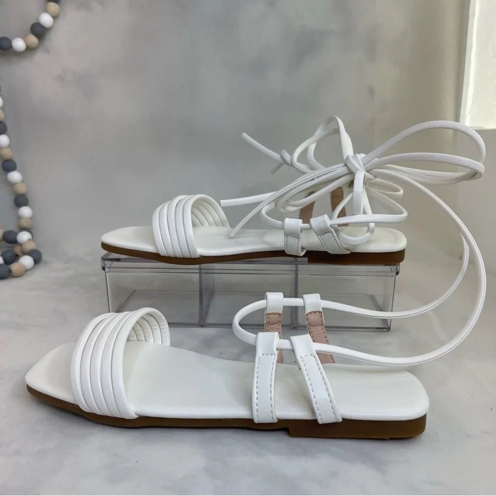 Girls White Block Heel Sandals with Ankle Straps size 4